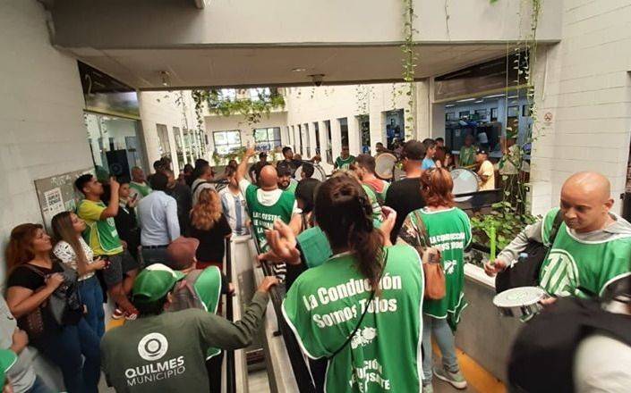 Permanencia de ATE y reclamo en el Municipio