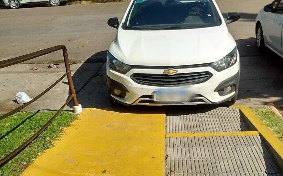 A la hora de estacionar parece que “vale todo”