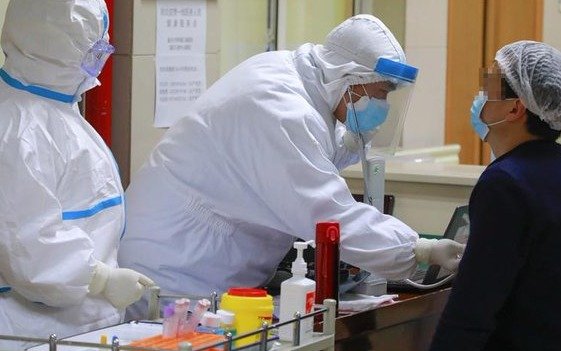 Ya son 2.345 los muertos por el coronavirus en China