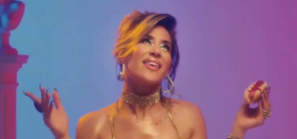 Un lío interminable: al final, Barón lanzó su tema, aunque borró una parte clave en el videoclip