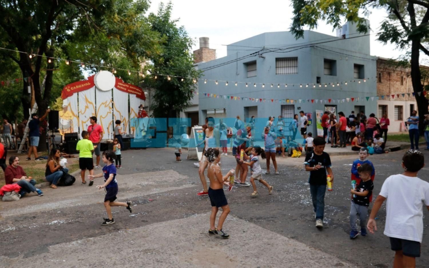 Otra jornada a puro Carnaval en la Región: espuma, baile y música