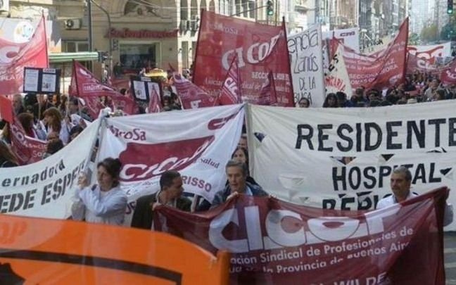 Después de la suba por decreto, los médicos piden acuerdo salarial al compás de la inflación