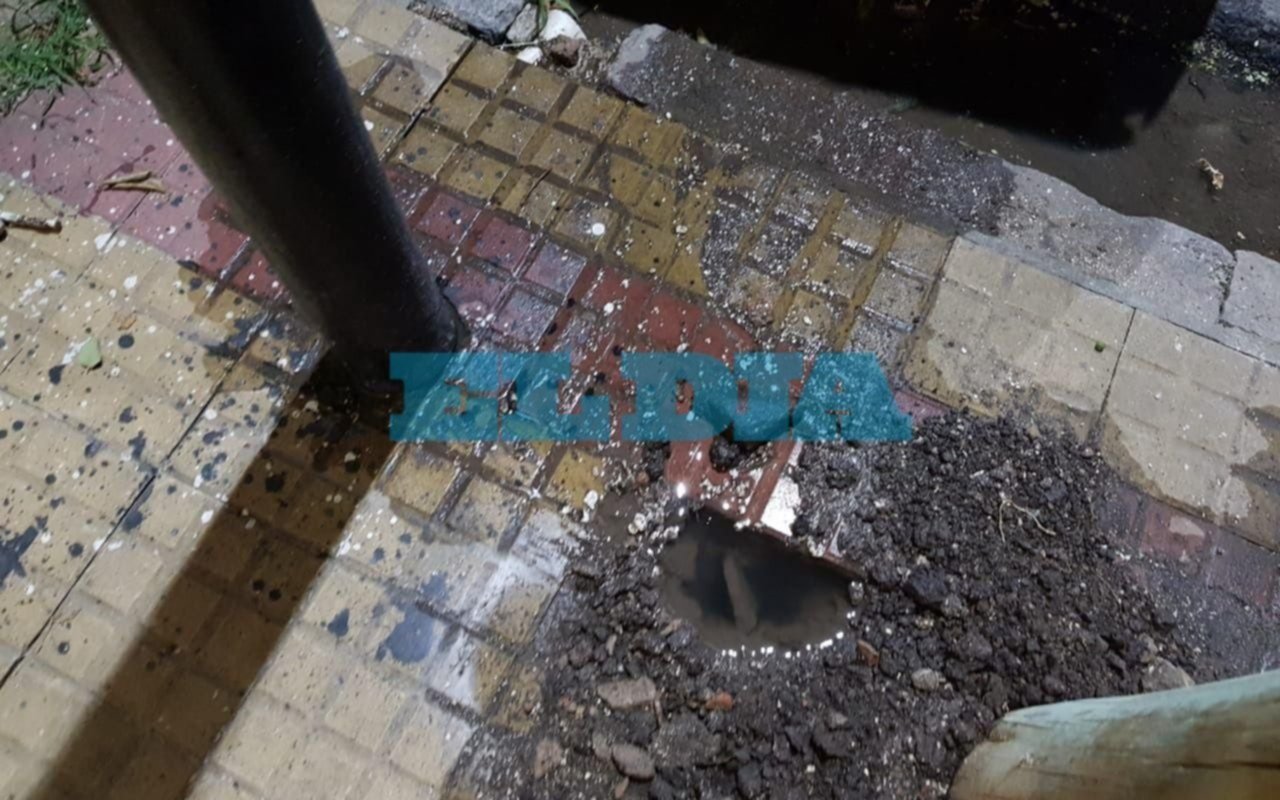 Insoportable desborde cloacal en 12 entre 65 y 66