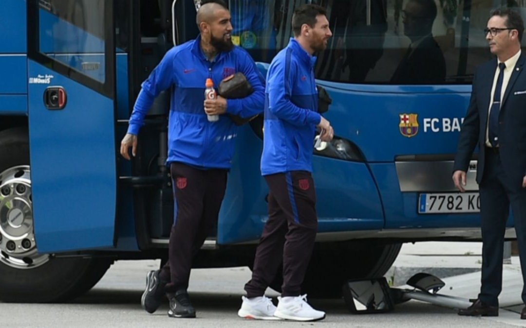 Cómo reaccionó Messi cuando un fanático de Nápoli le habló de Maradona
