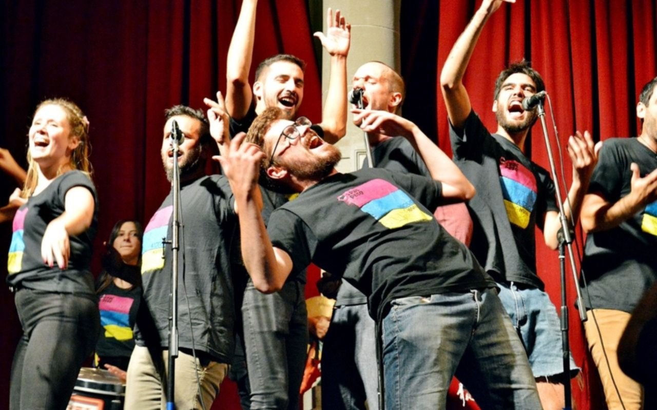 Murga 5 pal peso se presentó en Casa de la Cultura