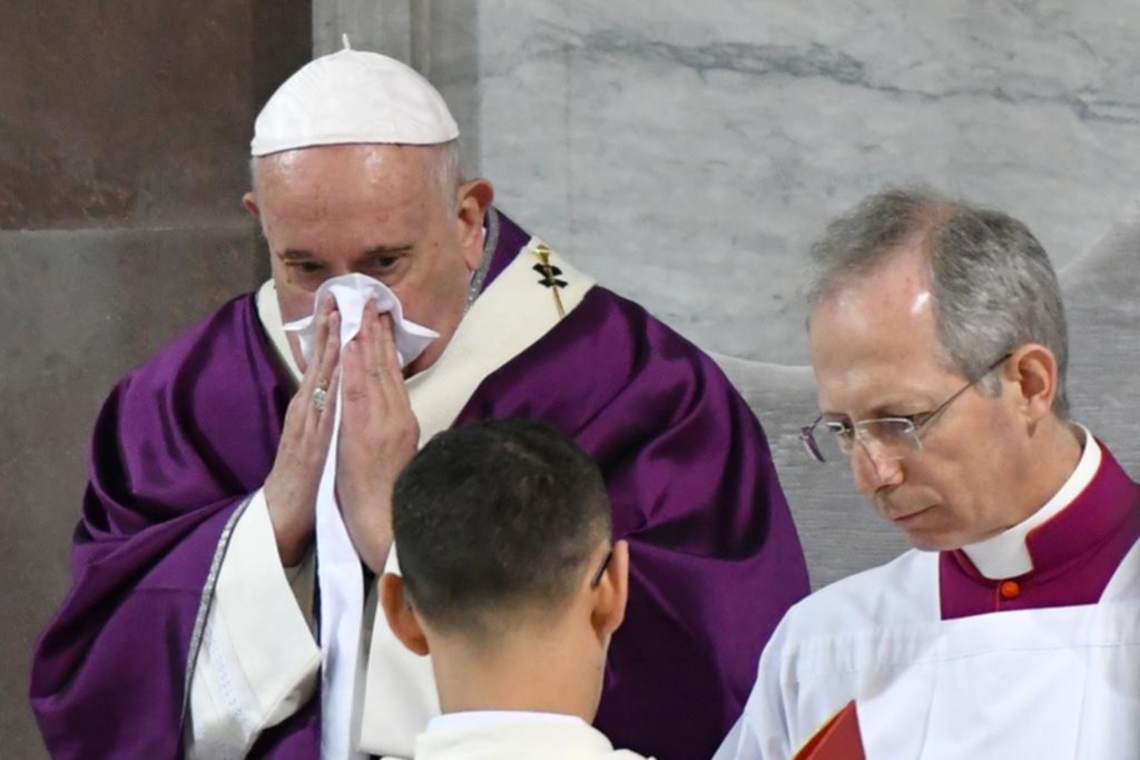 Resfriado y con tos, el Papa tuvo que cancelar una misa