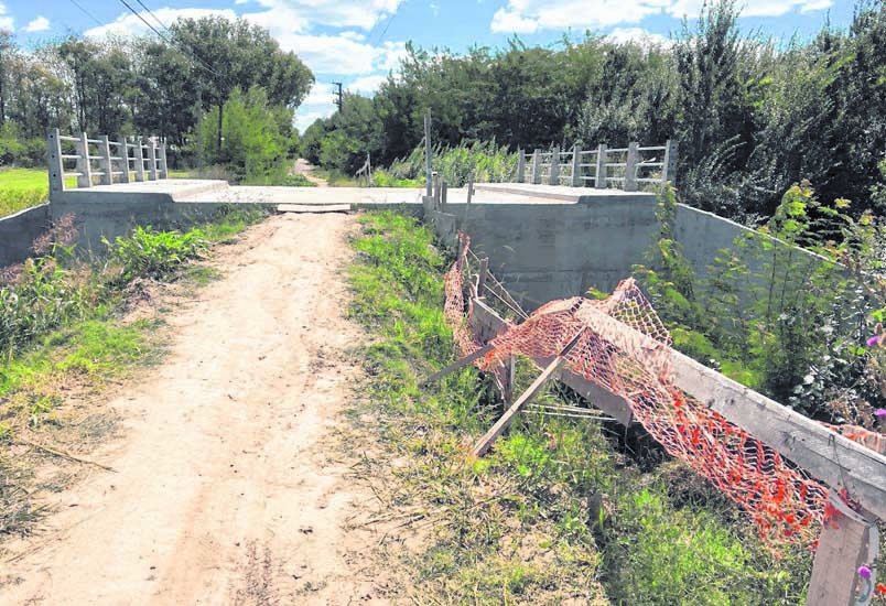 Reclamo por obra inconclusa en un puente de City Bell