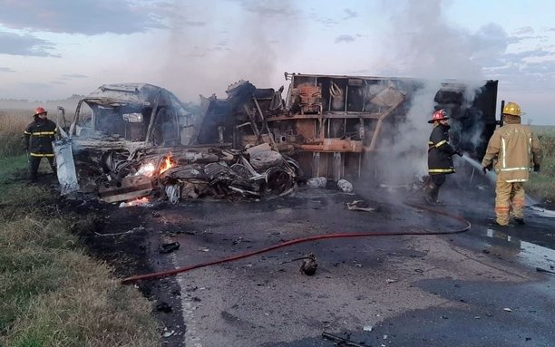 Tres muertos y un herido grave en un choque múltiple en San Nicolás