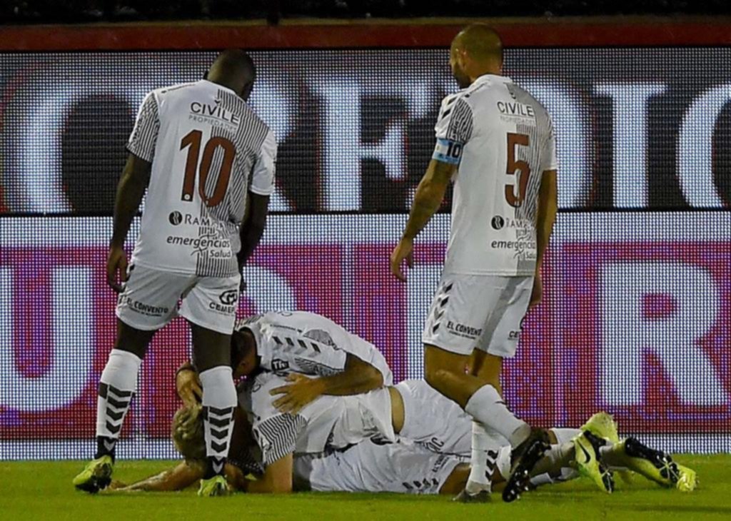 La vuelta de un histórico del fútbol argentino: ¡Platense es de Primera luego de 22 años!
