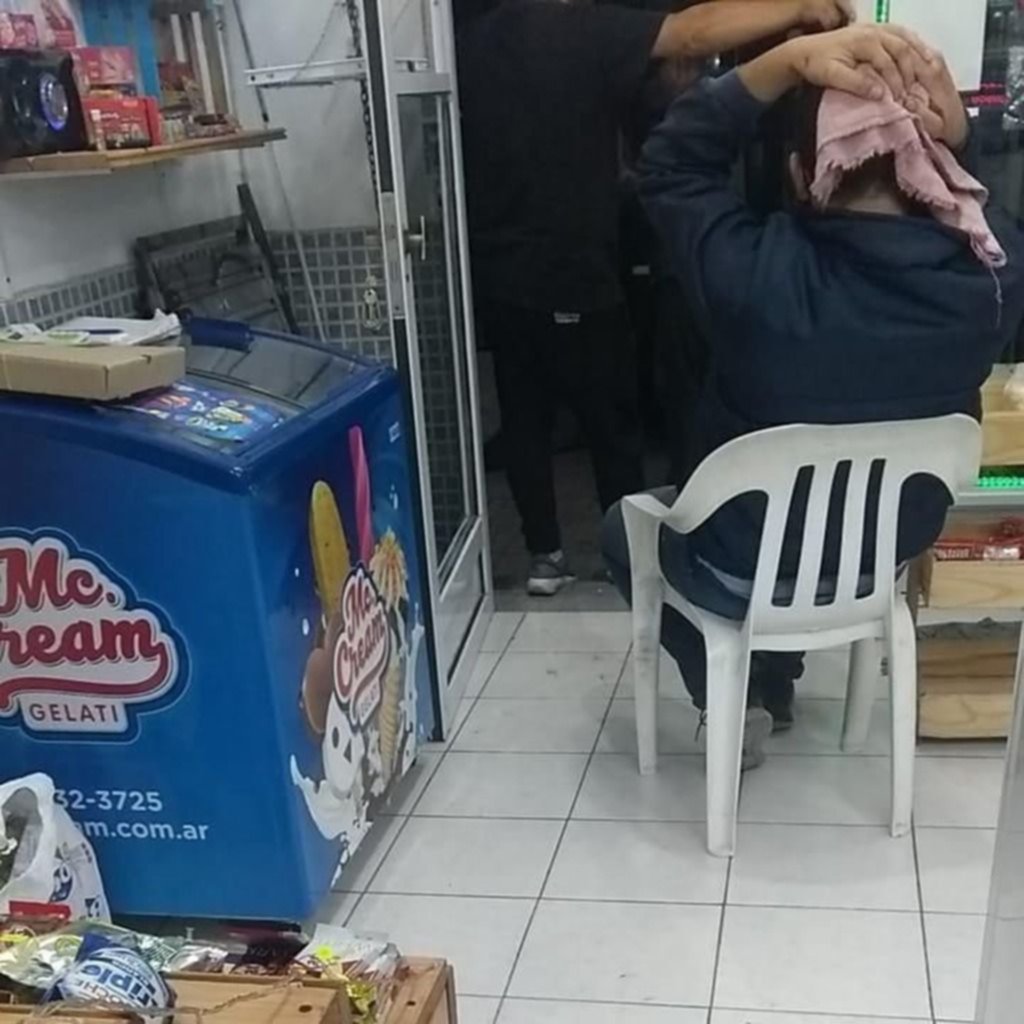Violento asalto a dos choferes, en un micro con pasajeros a bordo
