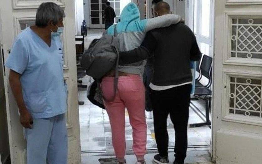 "Traté de abrazar a mi bebé pero me pasaron los disparos", dijo la mamá de beba baleada en Rosario