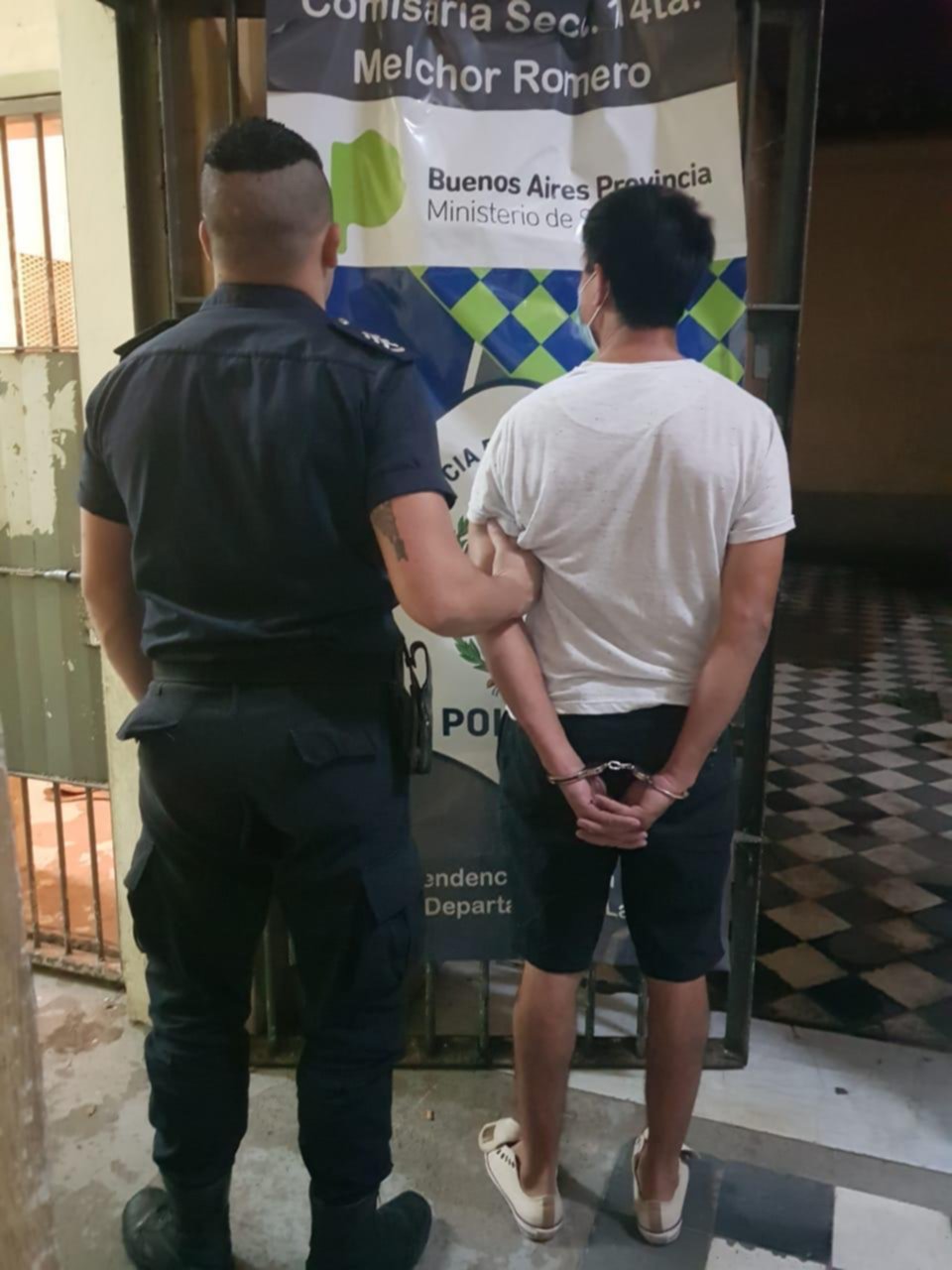 Fuera de sí, embarazada de 5 meses atacó la casa de su ex en Romero y terminó baleada