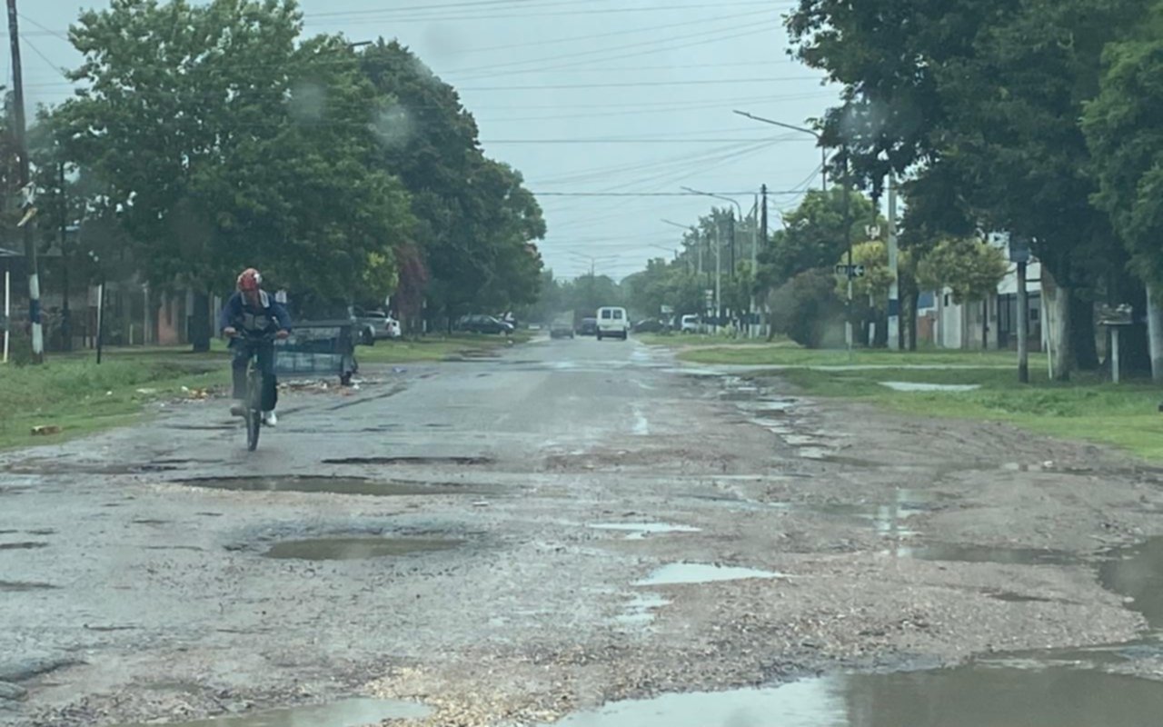 La 149, entre 66 a 72, llena de baches y casi sin luz por la noche