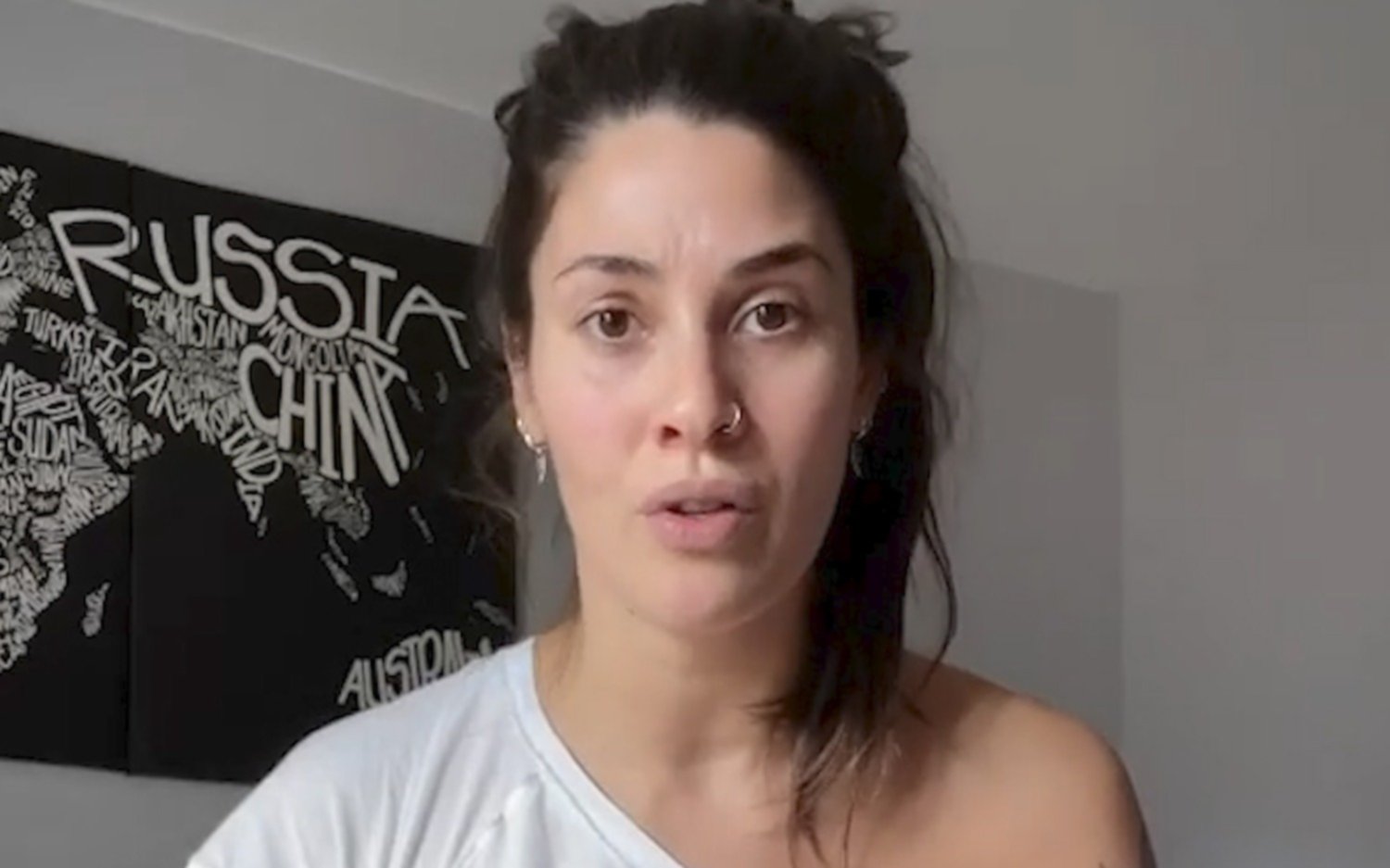 Demoraron a Ivana Nadal en un aeropuerto de México por llevar un picador de marihuana: "¡Dejense de joder!"