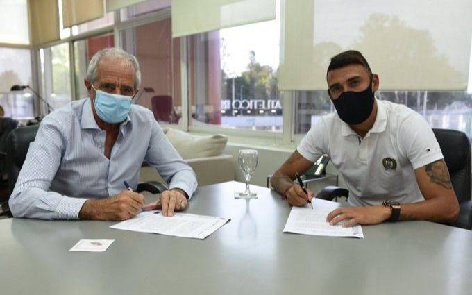 River oficializó la extensión de contrato de delantero Suárez