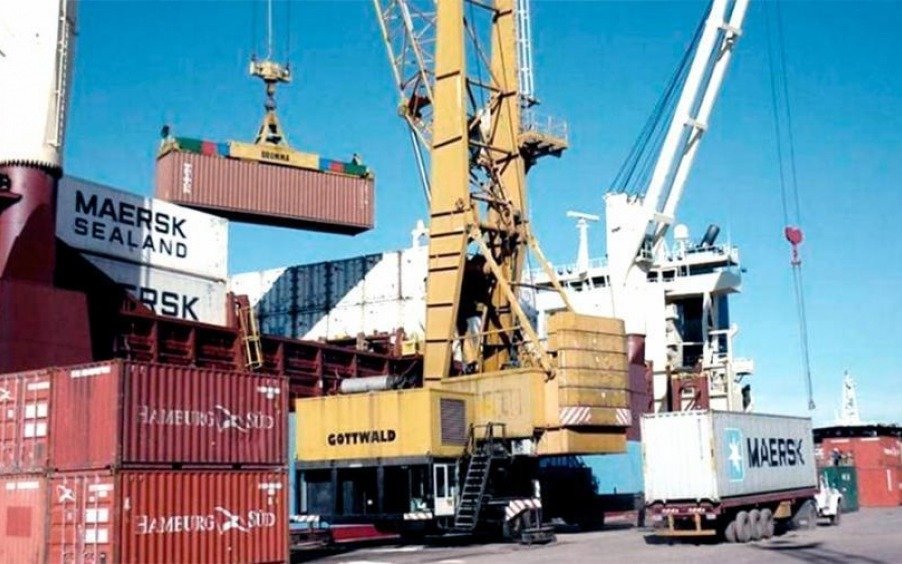 El Gobierno convoca al sector productivo por las restricciones de dólares para este año
