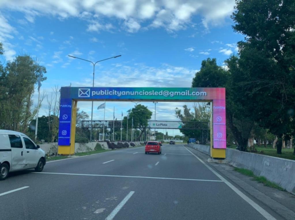 Sigue la polémica por los arcos y Vialidad pidió que los saquen