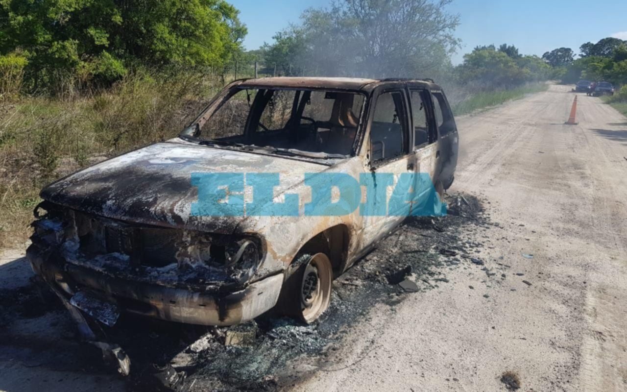 Apareció un cadáver dentro de un auto incinerado, camino a Punta Indio