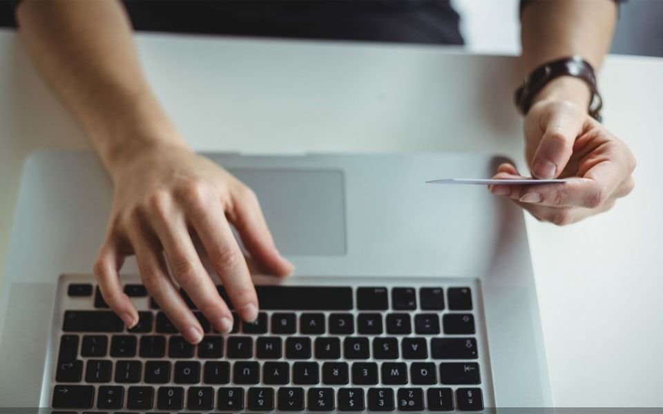 Descuento de 40% por un año en la boleta de luz: el nuevo intento de estafa virtual en La Plata