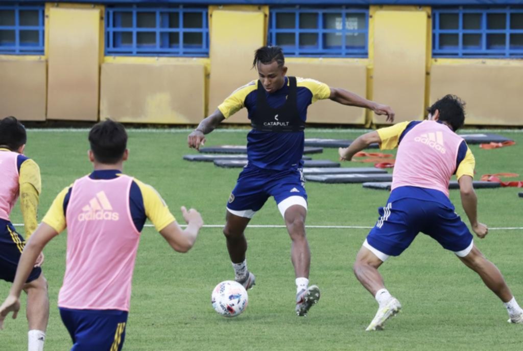 En medio de los rumores de posible salida de Russo, Boca busca cerrar sus refuerzos