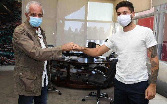 Montiel firmó la extensión de su contrato con River