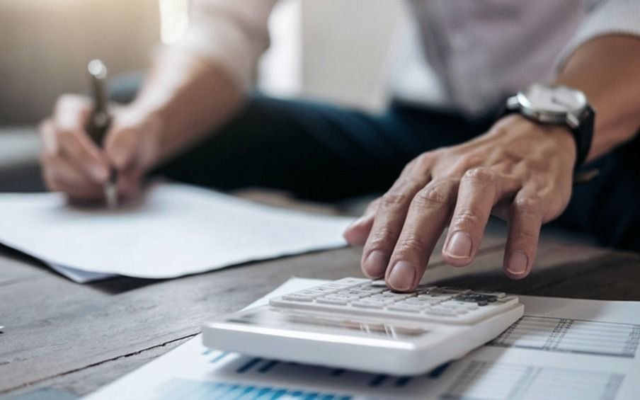 Advierten que el impuesto a la riqueza provocará la fuga de inversores hacia Uruguay