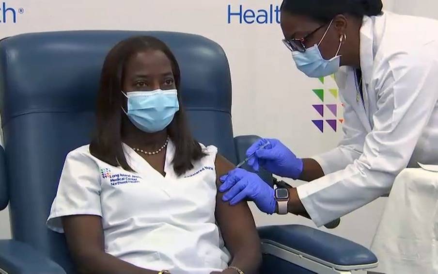 EEUU administró por primera vez más de 2 millones de vacunas en un día contra el Covid