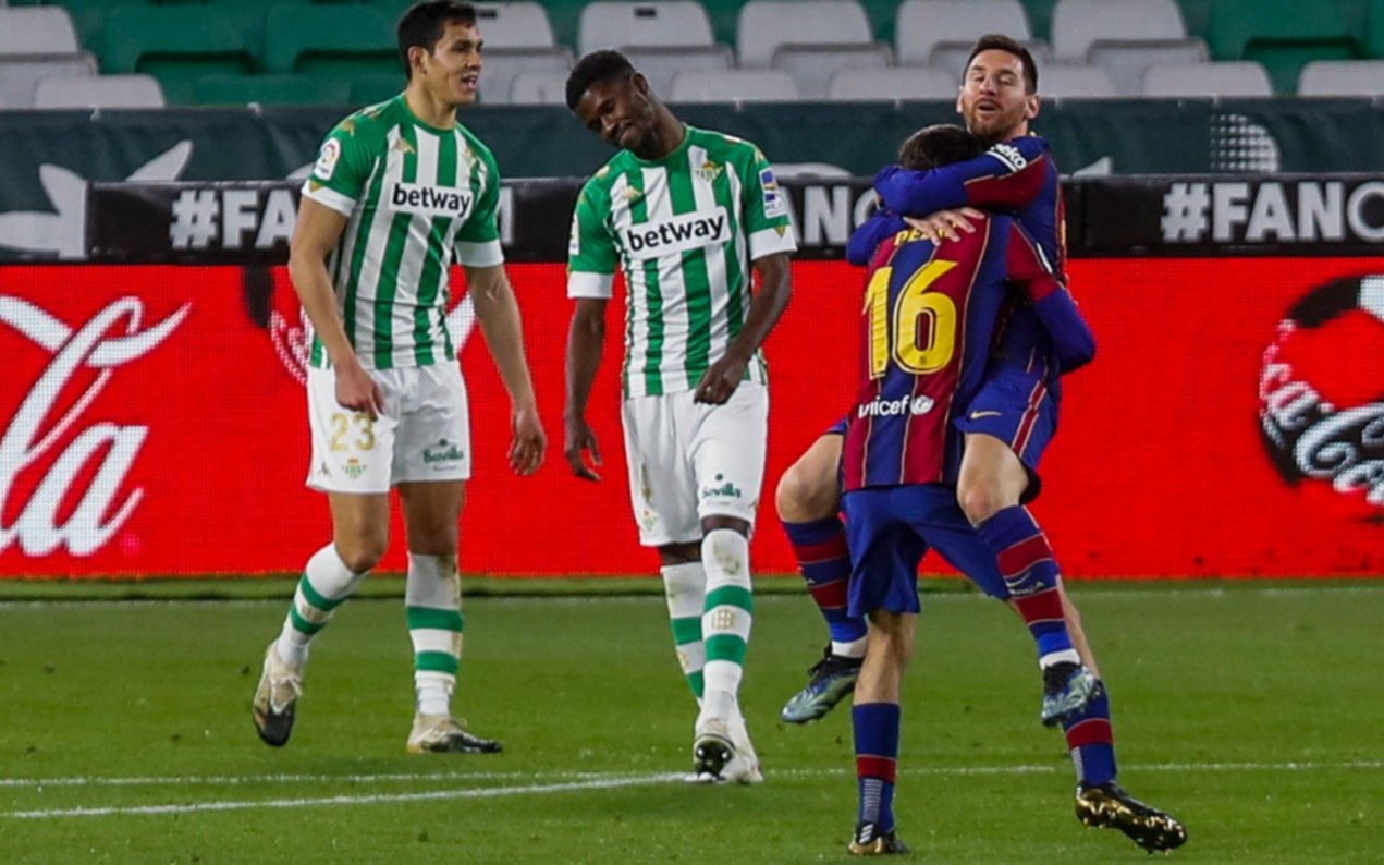 Messi entró desde el banco, metió un gol y Barcelona le ganó 3-2 al Betis