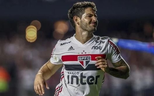 Argentinos Juniors hizo un intento por sumar al brasileño Alexandre Pato