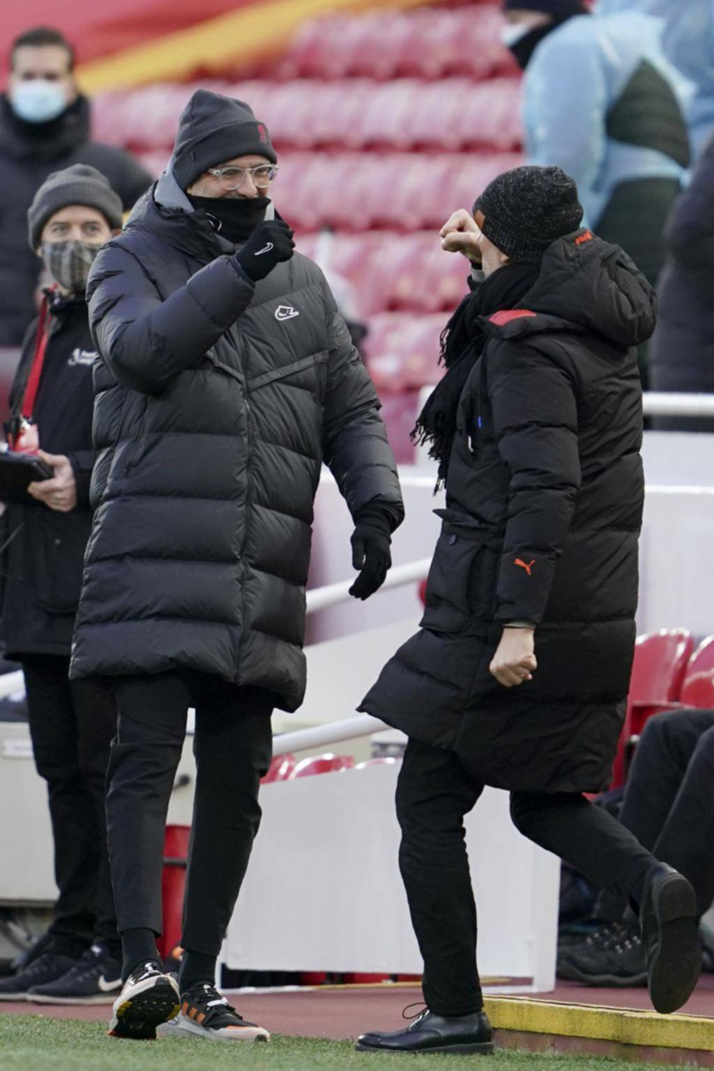 Pep le ganó el duelo a Klopp y City se escapa