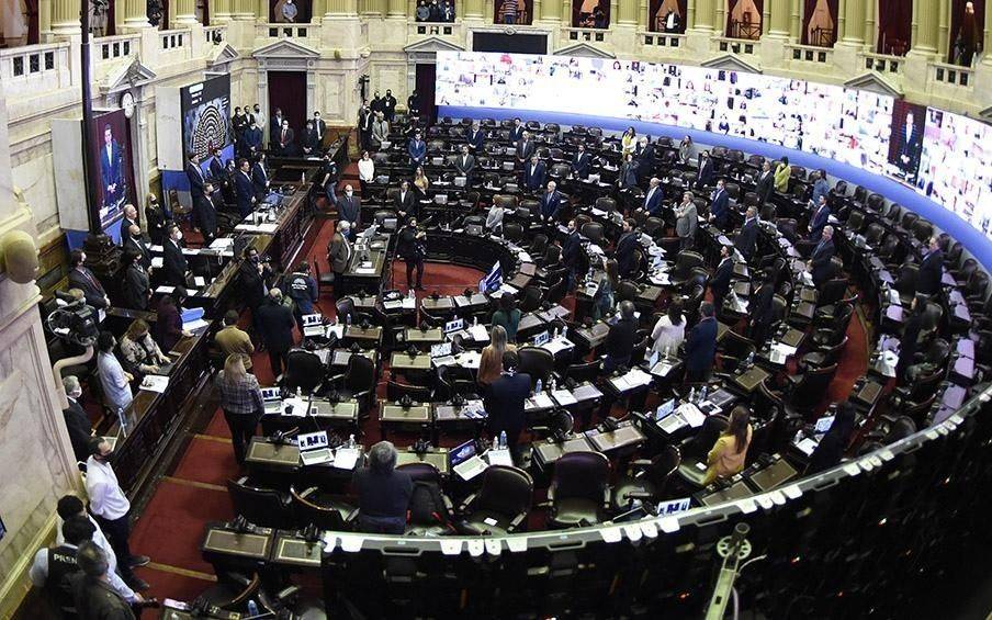 Presentan un proyecto para que dejen de pagar Ganancias quienes ganen hasta $150.000