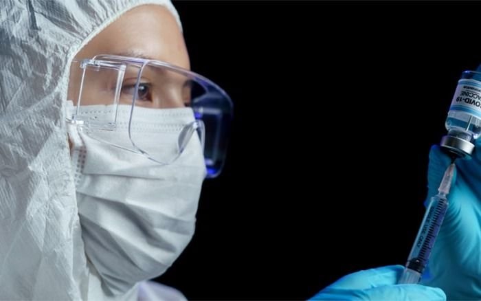 Aseguran que puede ser necesaria una tercera dosis de la vacuna por las mutaciones del COVID