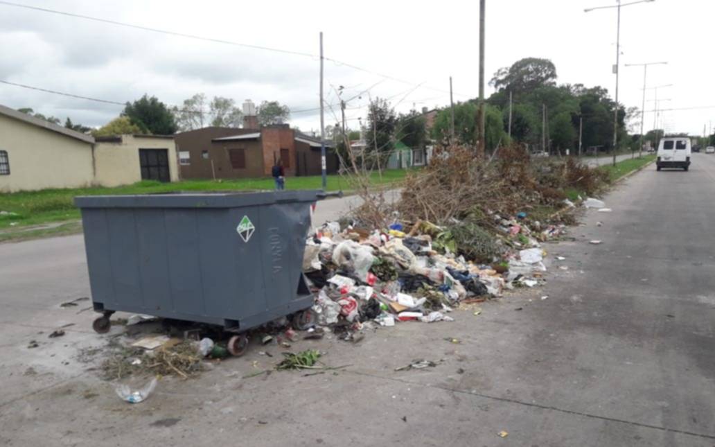 Denuncian un "basural a cielo abierto" en 13 y 607