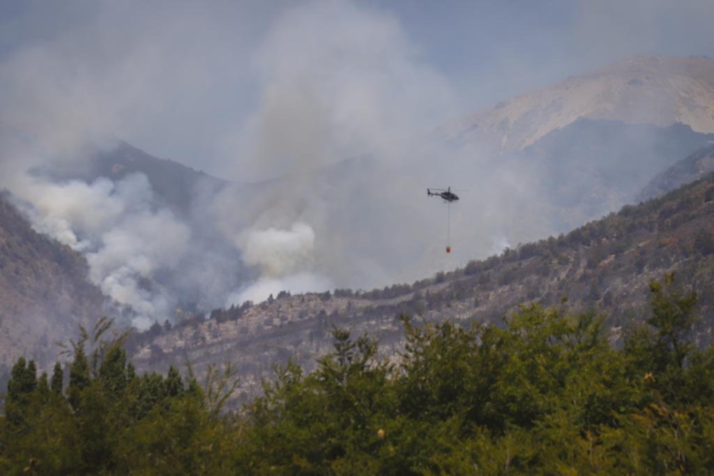Tras más de quince días el incendio de El Bolsón sigue fuera de control