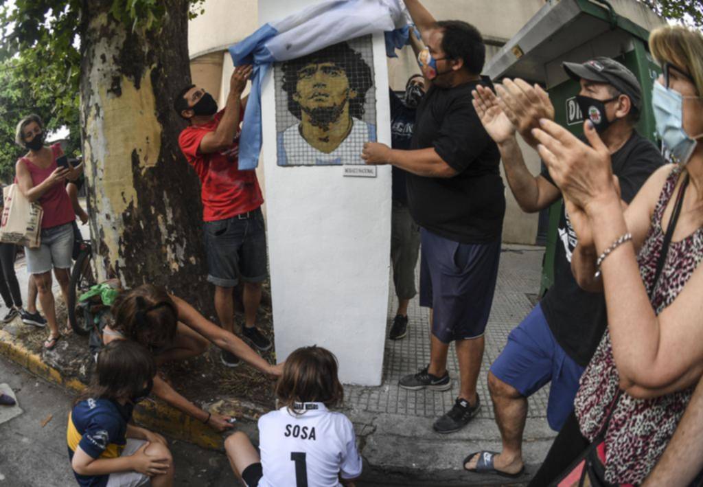 Imputan a un psicólogo y a dos enfermeros en la causa por la muerte de Maradona