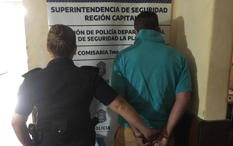 Violó el arresto domiciliario, amenazó con matar a la ex mujer y luego le robó a otra: lo atraparon