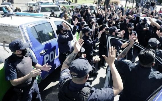 Por los 400 desafectados, la Policía Bonaerense adelantaría su paro programado para mañana