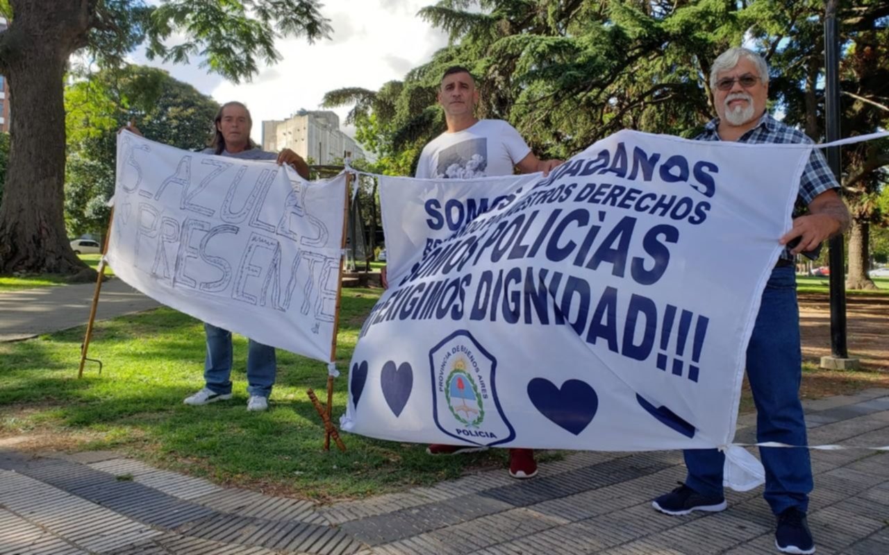 “El Ministro no ha cumplido con ninguna  promesa”, dijo un grupo de policías retirados