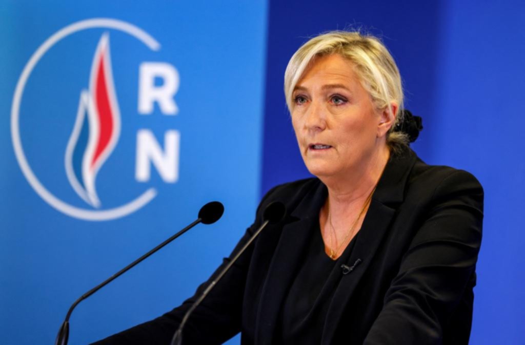 Marine Le Pen a juicio por tuitear fotos del ISIS