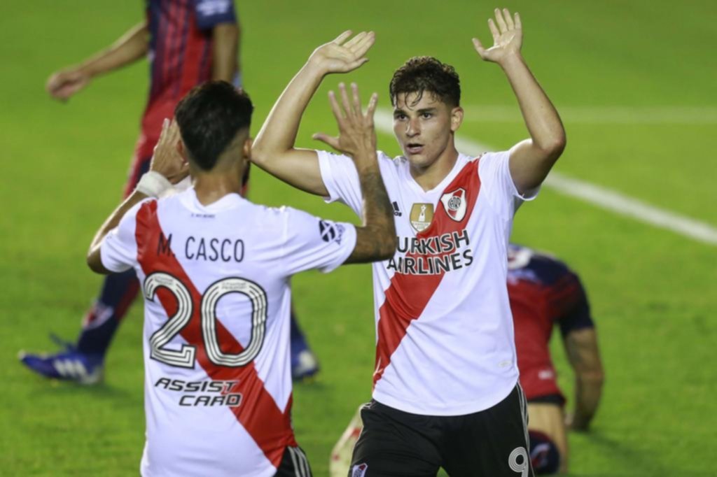 Un error del árbitro hizo más fácil la clasificación de River