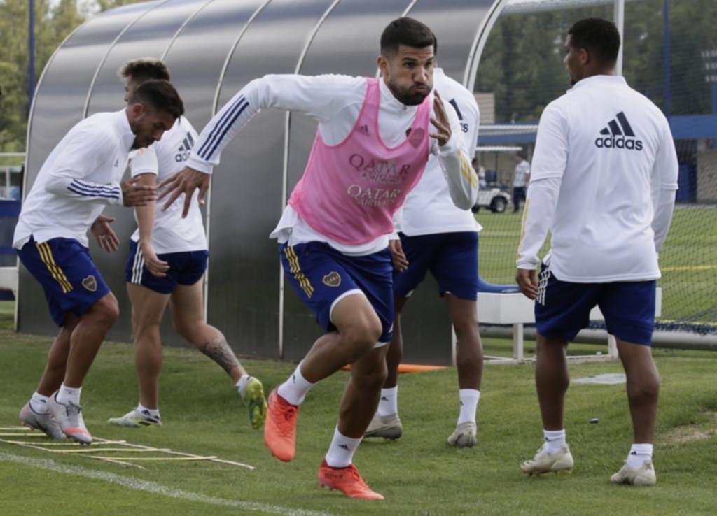 Tenaglia ya se prueba la azul y oro, preocupación por Pavón y Russo define el once inicial