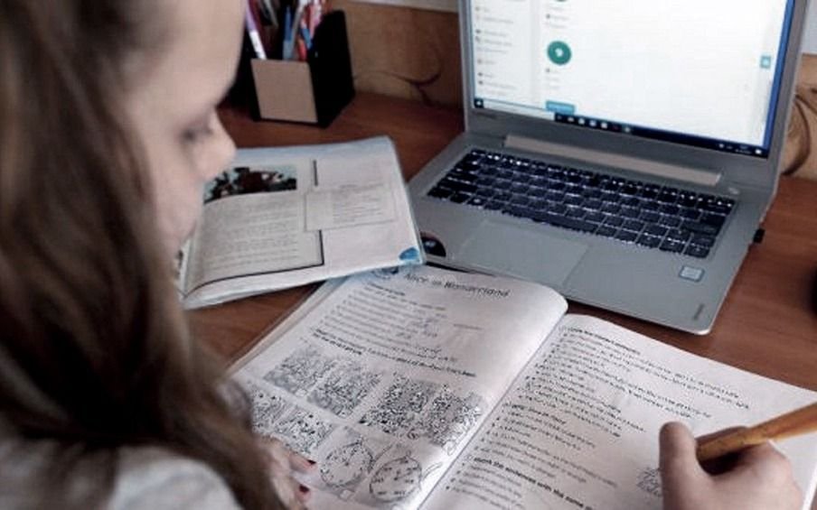 Uno de los padres podrá pedir licencia laboral cuando los hijos no concurran a la clases presenciales