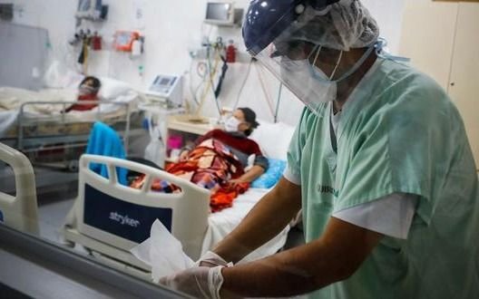 Con 200 nuevos muertos, Argentina se acerca a los 50 mil fallecidos por coronavirus