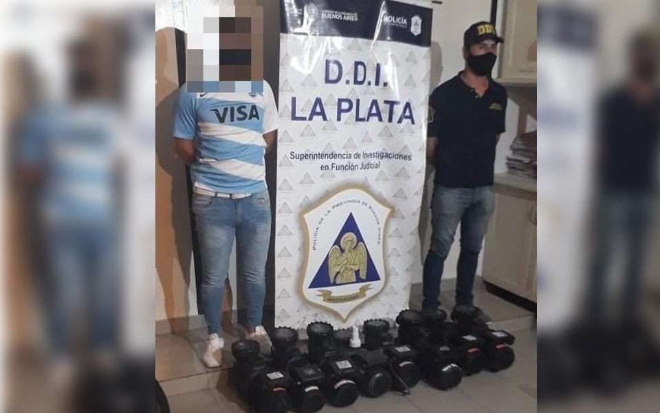 Atraparon al "roba bombas de piletas" de City Bell: las vendía en Facebook
