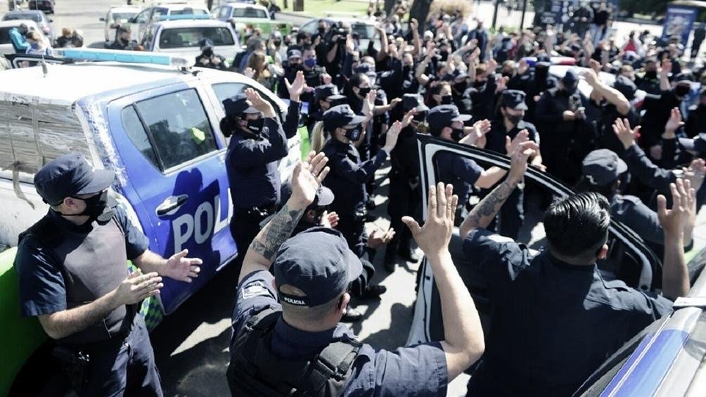 Berni evalúa desafectar a otros 1.400 policías por las protestas del año pasado