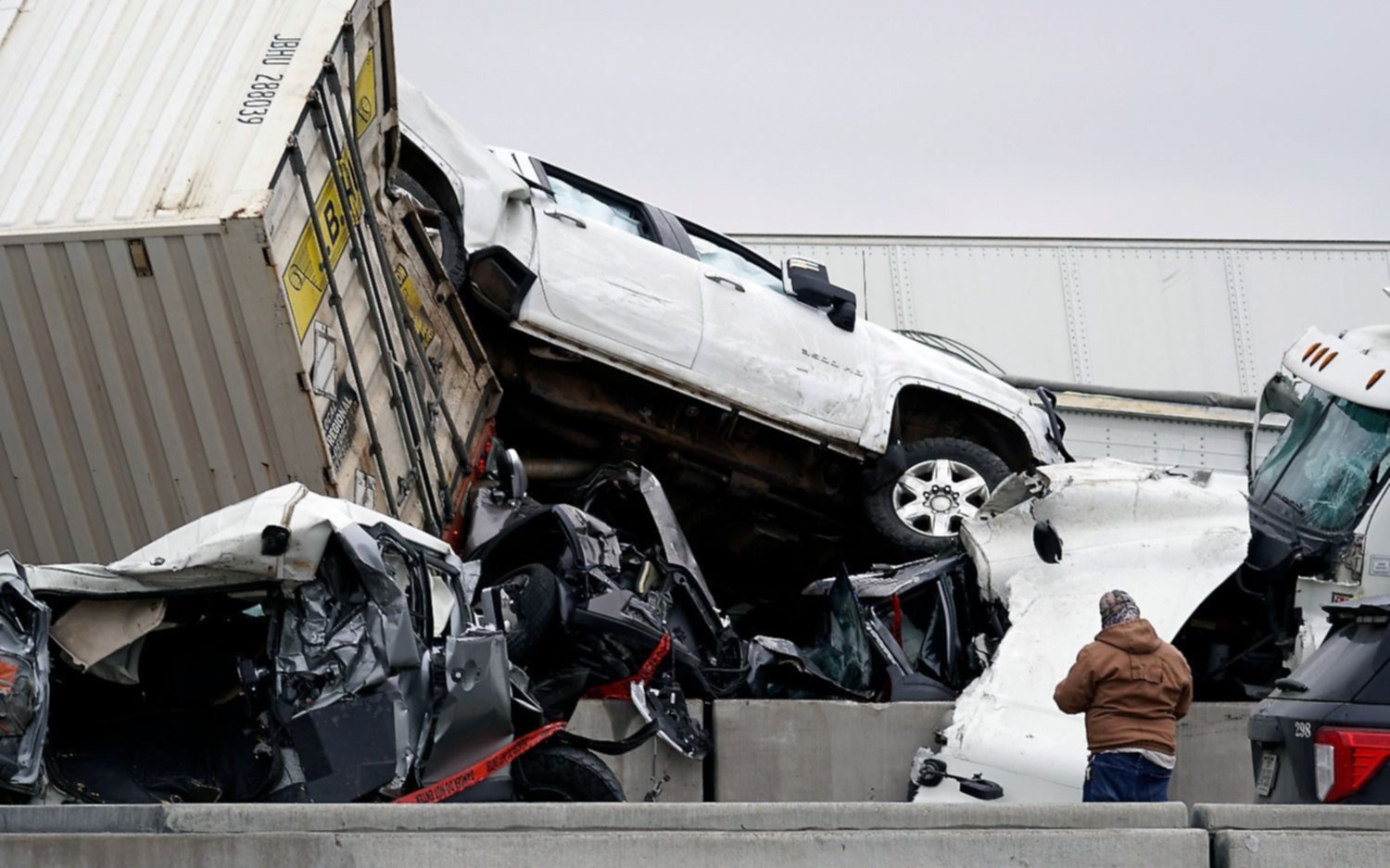 Qué es el hielo negro que provocó el choque en cadena de más de 100 autos y camiones en Texas