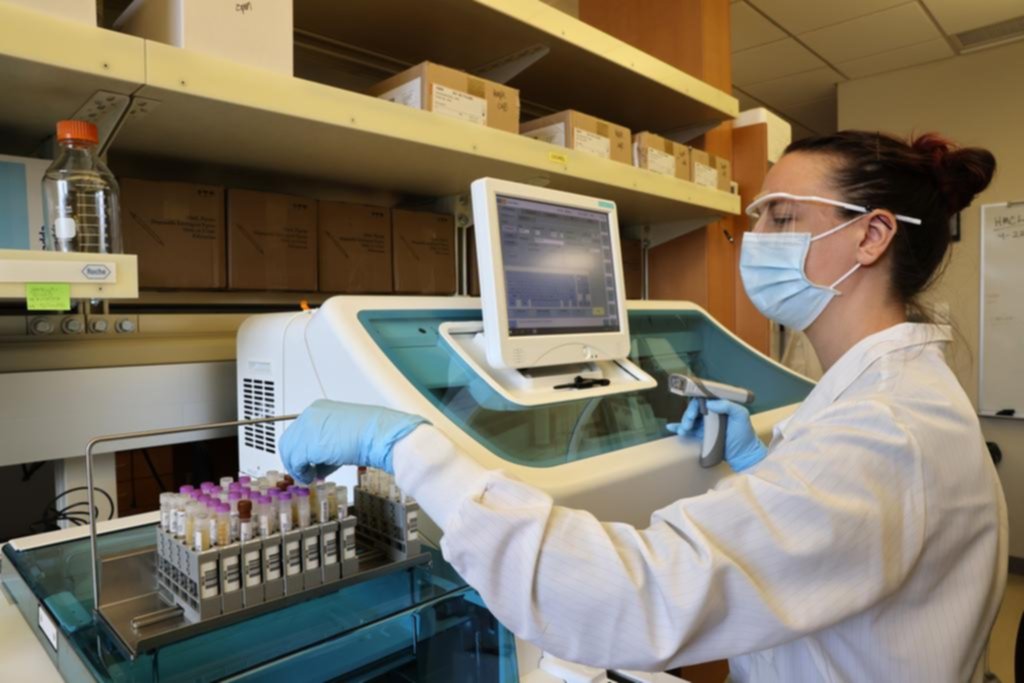 El virus muta y el mundo se pregunta: ¿una vacuna alcanza para varias cepas?