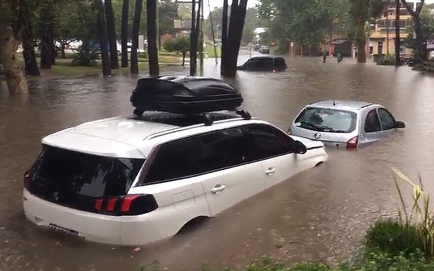 Continúa la lluvia en la Costa Atlántica: hay alerta naranja