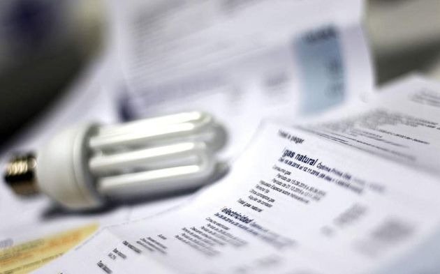 ¿Cuánto deberían subir las boletas de luz y gas para ajustarse al plan de Martín Guzmán?