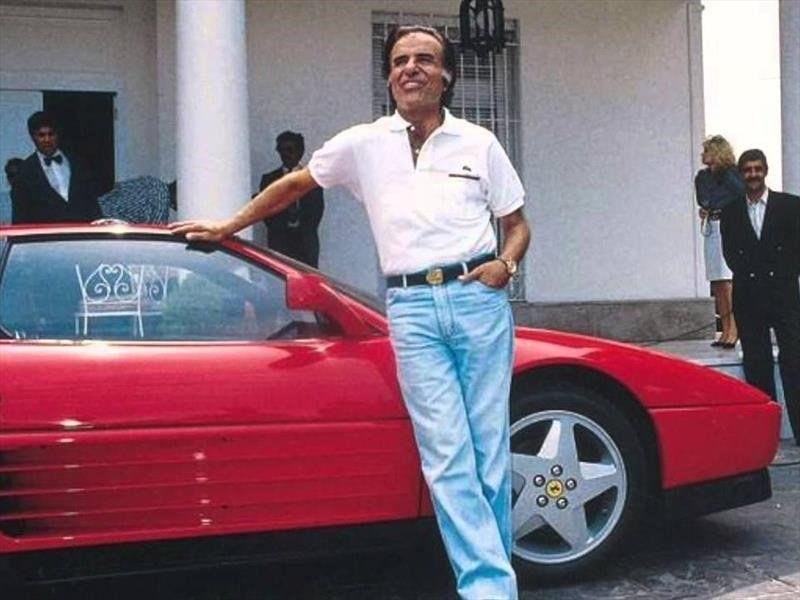 La famosa Ferrari roja, un emblema que marcó su estilo